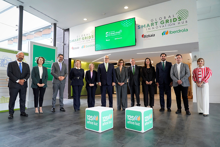 Iberdrola and Bizkaia provincial representatives at a grid innovation conference.