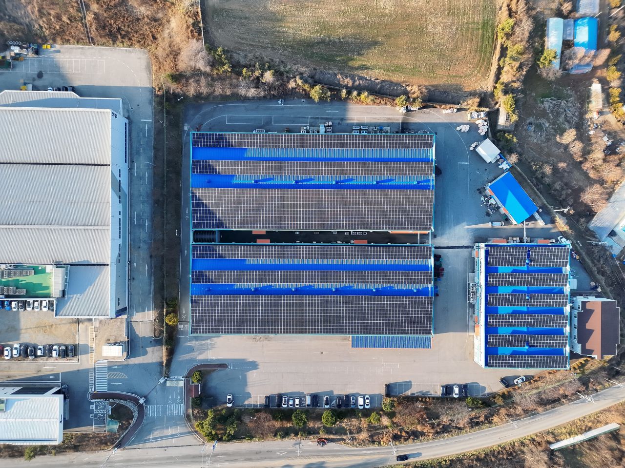Aerial view of a large-scale industrial rooftop solar installation with modern panels.