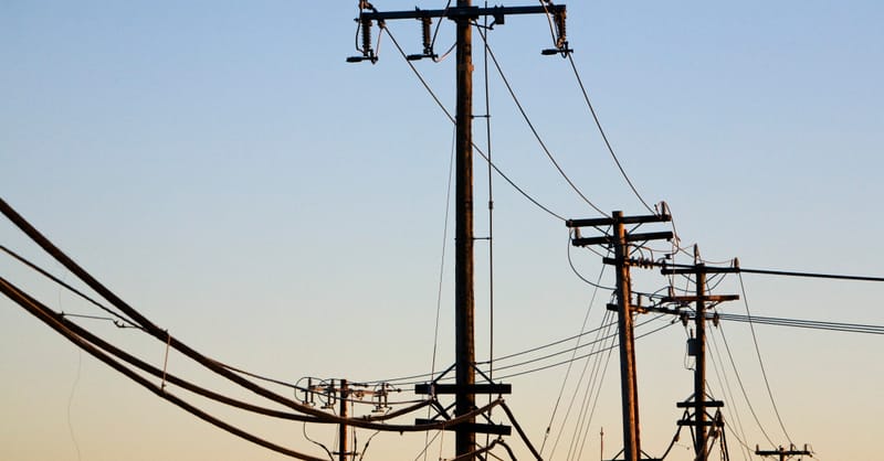 A modern smart home battery system connected to a digital grid management dashboard.